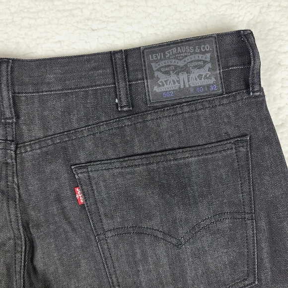 Levi's 562 Jeans Mens 40x32 Dark Gray‎ Wash Loose Taper Fits 40x30 EC - Picture 11 of 15